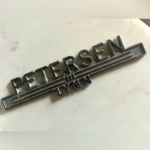 PETERSEN FLYNN *RARE VINTAGE* TRUCK EMBLEM
